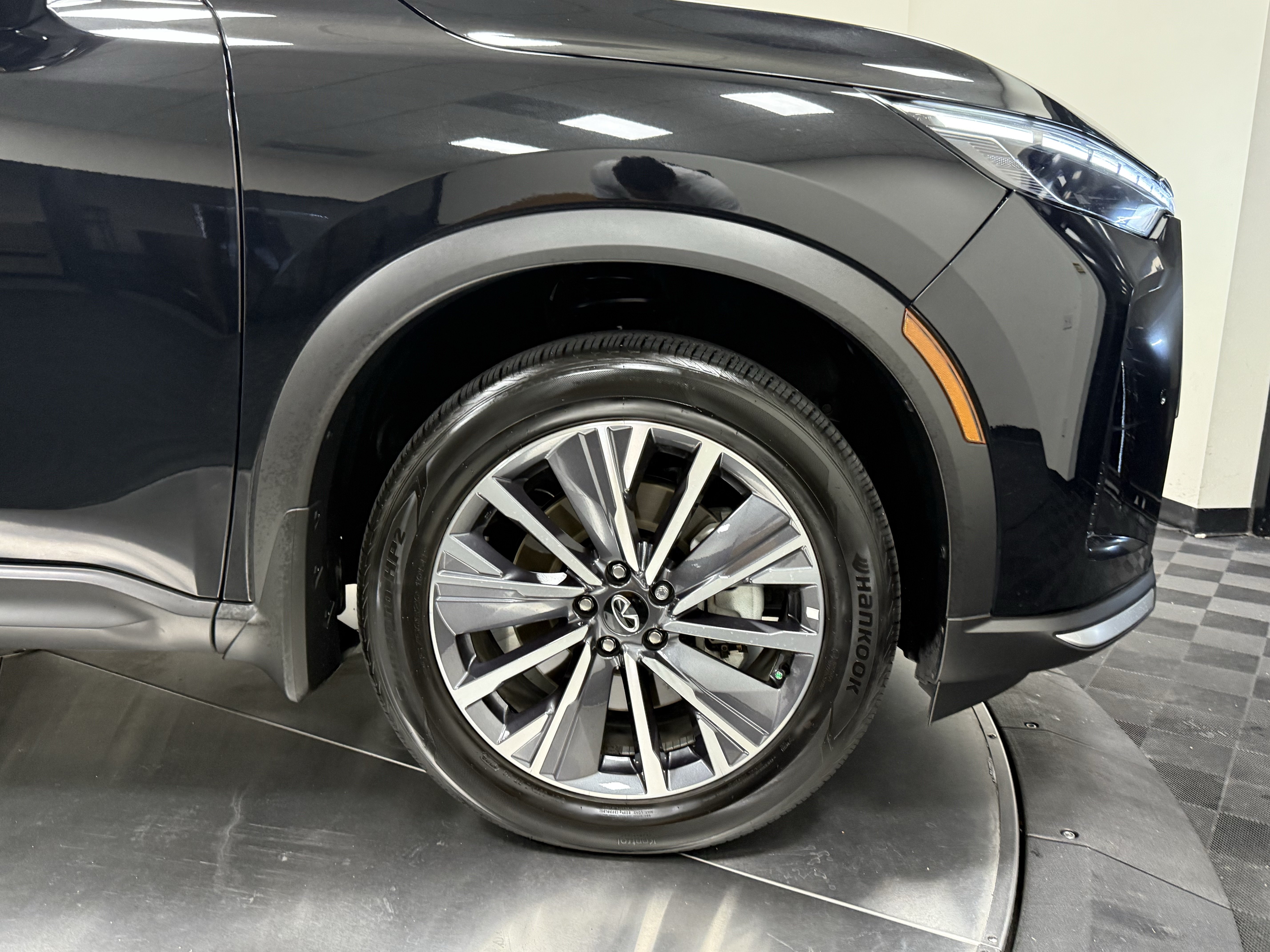 Used 2027 INFINITI QX60 Luxe w/ Cargo Package FWD image 9