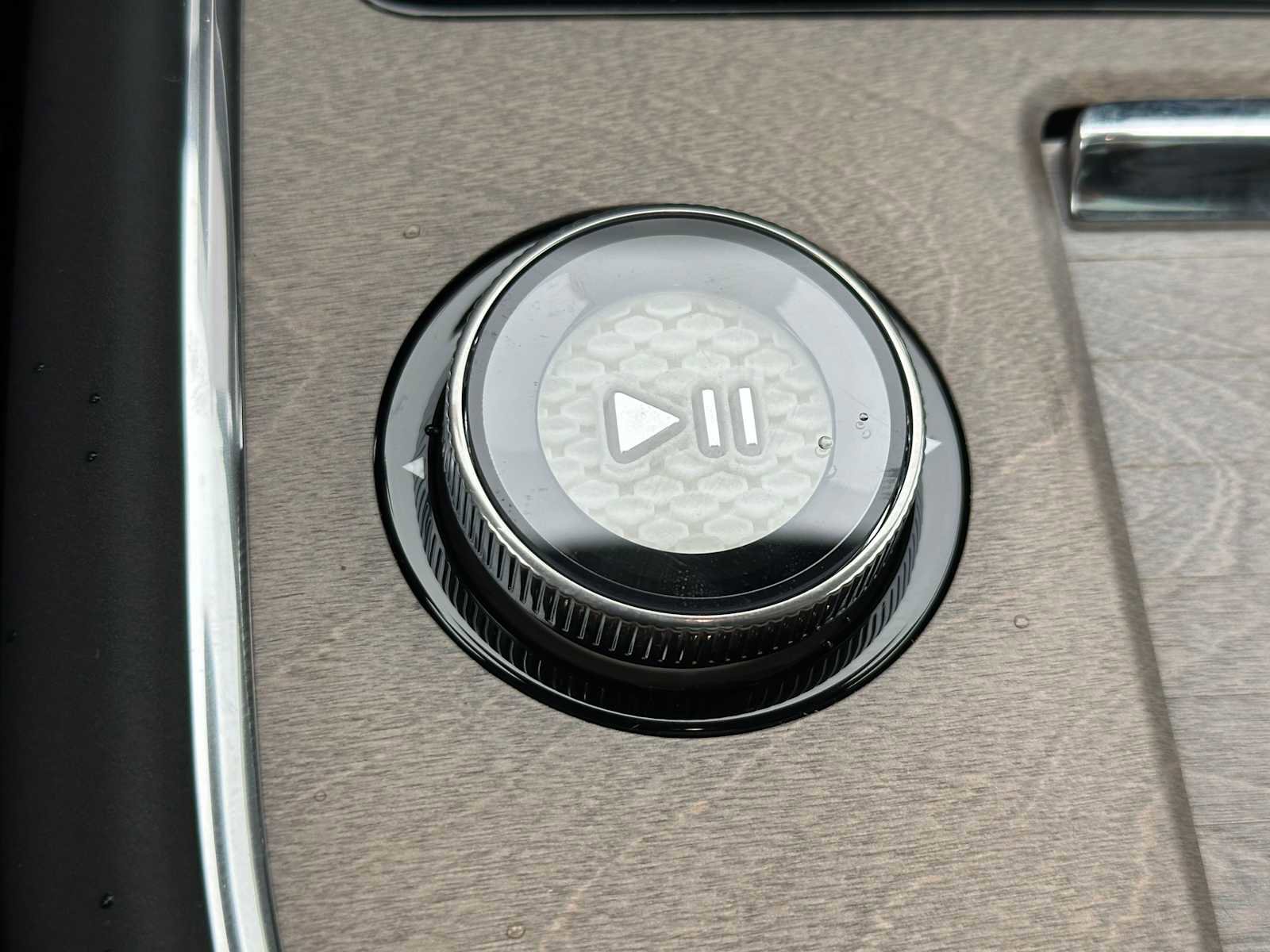 New 2025 Volvo EX90 Plus w/ Protection Package Premier image 33