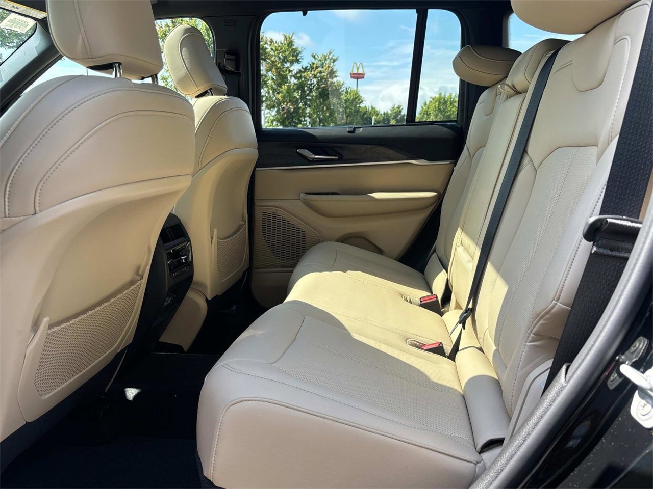 New 2025 Jeep Grand Cherokee Limited w/ Luxury Tech Group II image 27