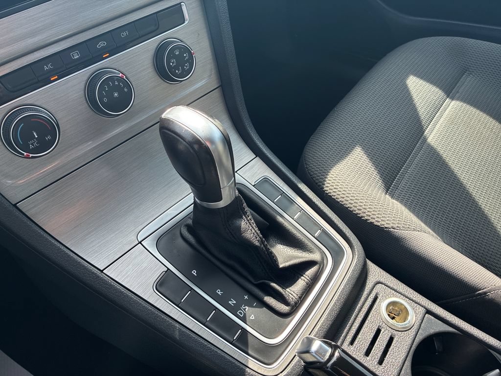 Used 2016 Volkswagen Golf S FWD image 27