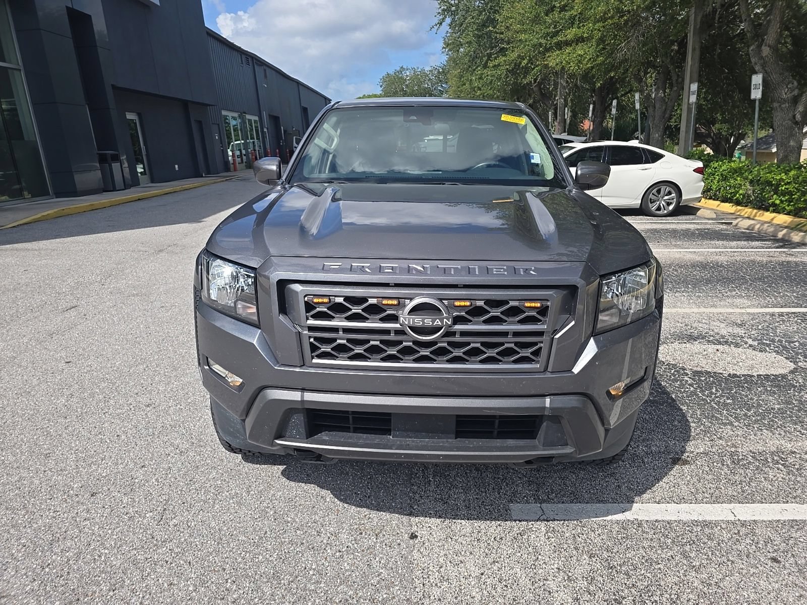 Used 2022 Nissan Frontier SV AWD/4WD image 7