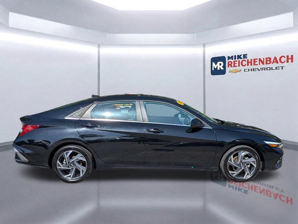 Used 2025 Hyundai Elantra SEL FWD video 3