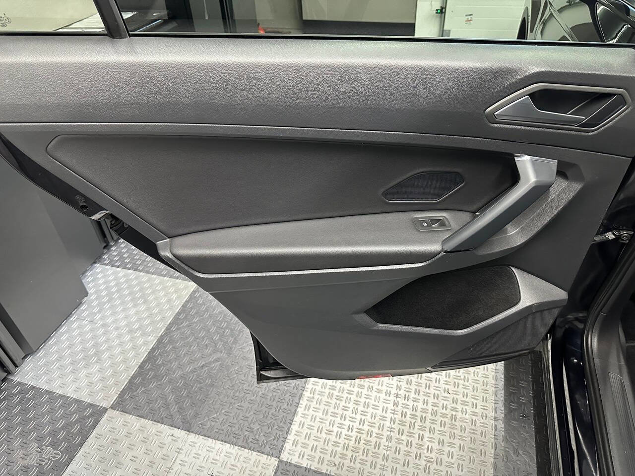 Used 2019 Volkswagen Tiguan SE image 16