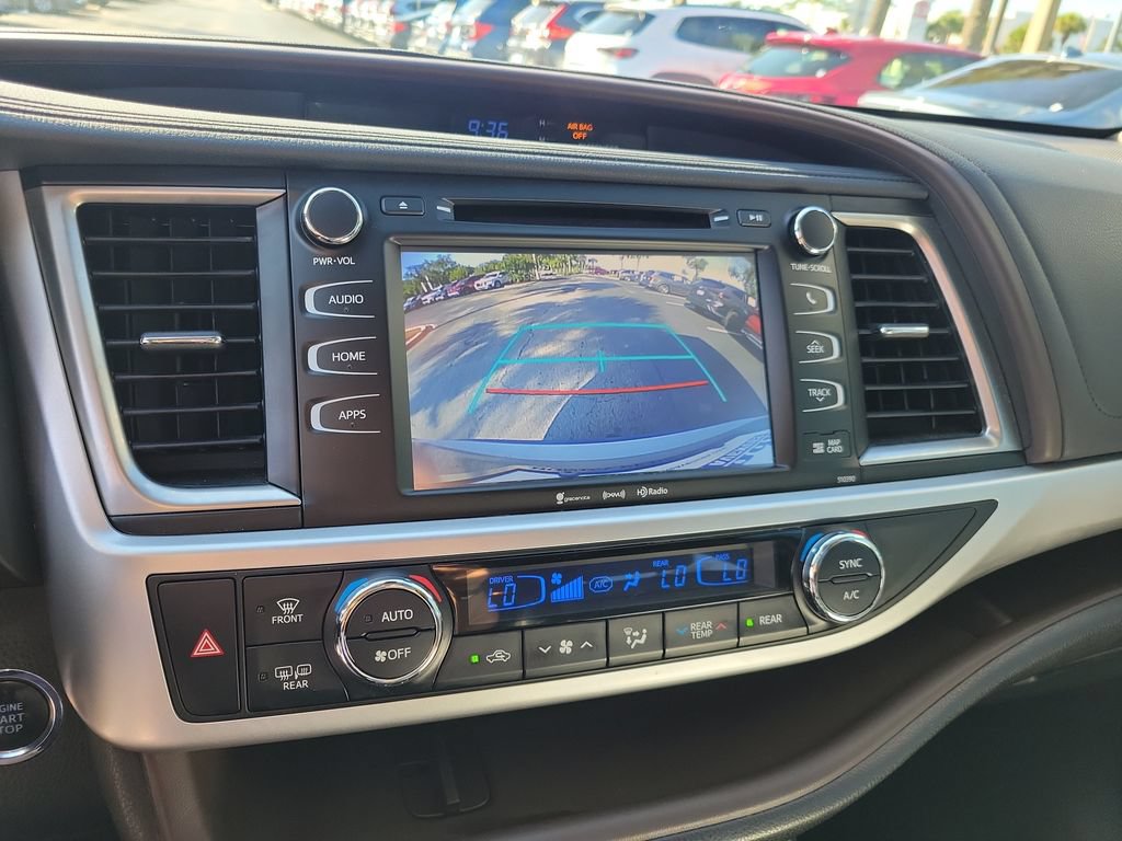Used 2019 Toyota Highlander XLE FWD image 34