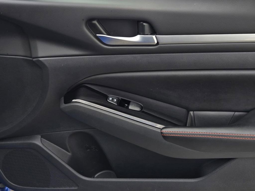 Used 2025 Nissan Altima 2.5 SR image 8