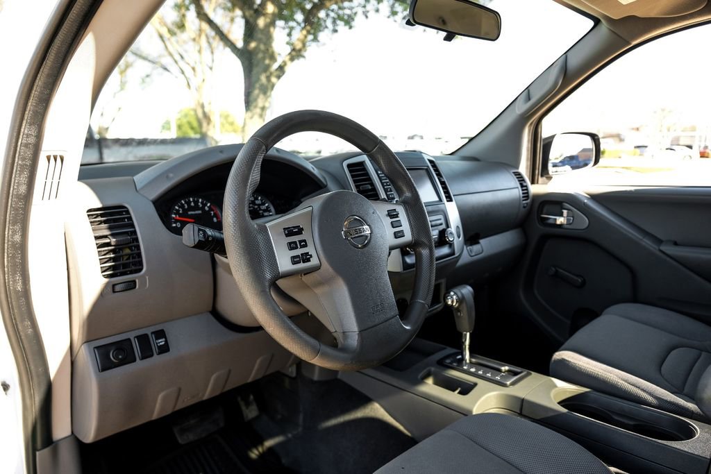 Used 2019 Nissan Frontier S image 2