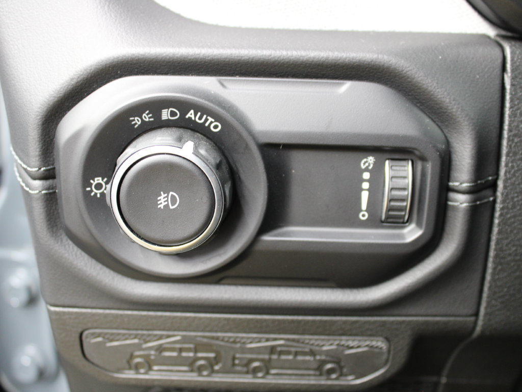 Used 2024 Jeep Wrangler Unlimited Sahara w/ Technology Group AWD/4WD image 55