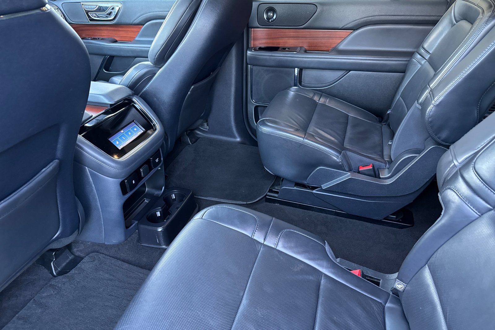 Certified 2023 Lincoln Navigator L Reserve AWD/4WD image 12