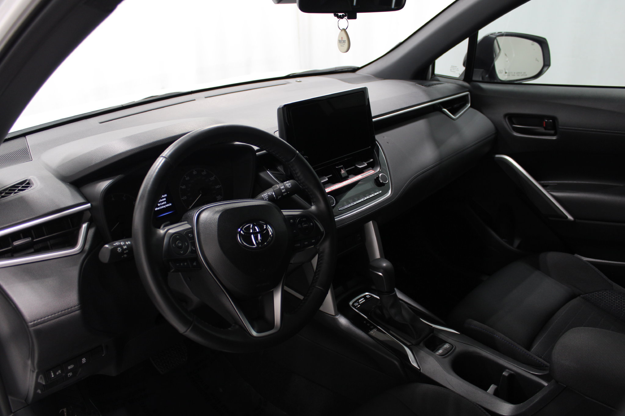 Used 2025 Toyota Corolla Cross AWD Hybrid image 9