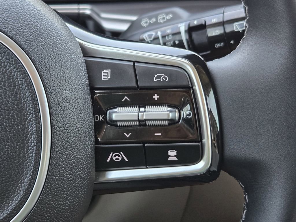 Certified 2025 Kia Sorento S image 27