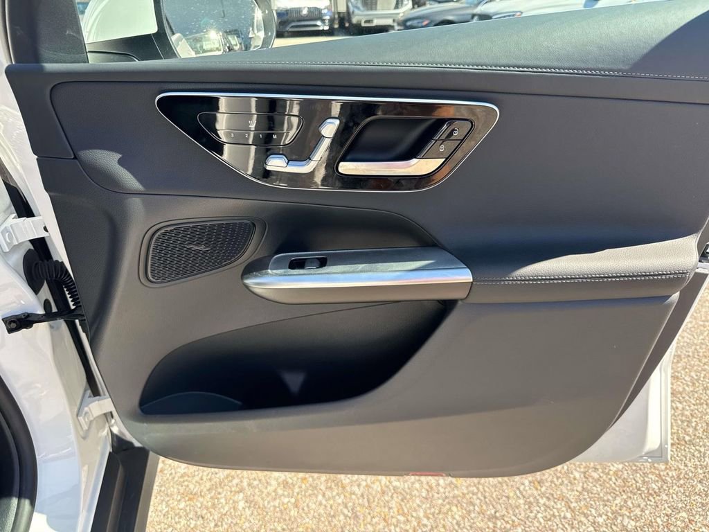 Used 2025 Mercedes-Benz GLC 300 image 13