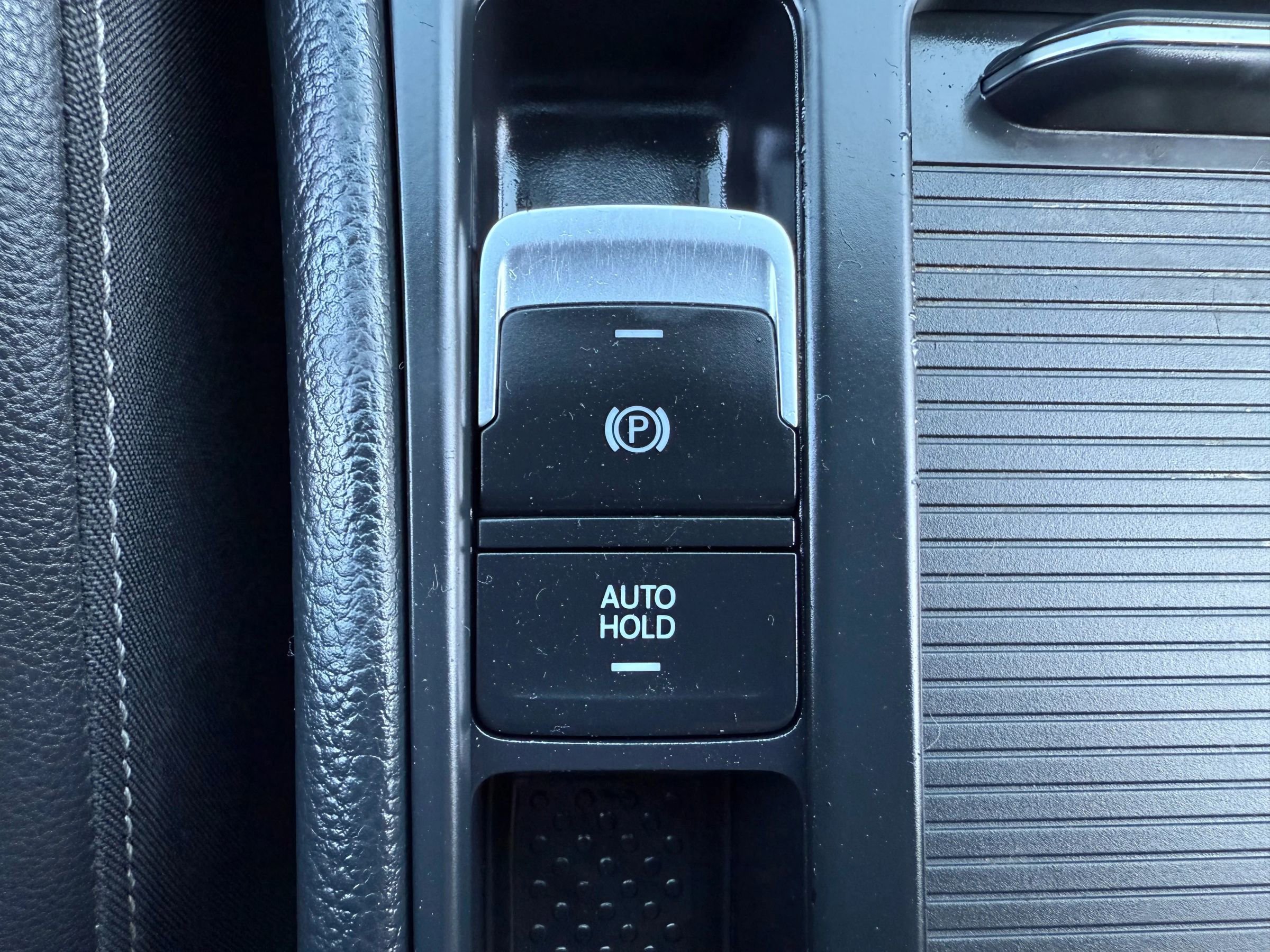 Used 2015 Volkswagen Golf R 4-Door image 27