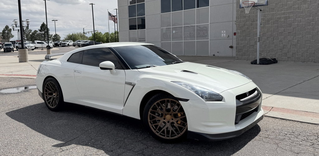 Used 2009 Nissan GT-R Premium AWD/4WD image 2