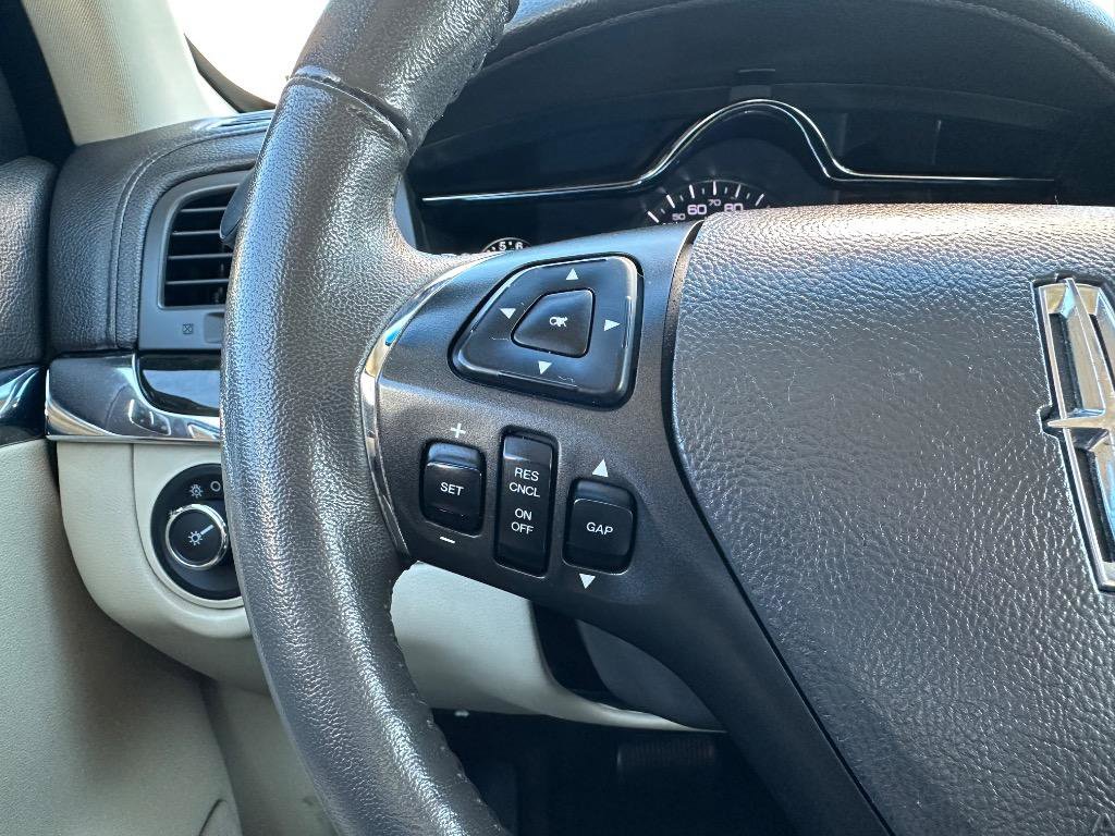 Used 2013 Lincoln MKS AWD image 11