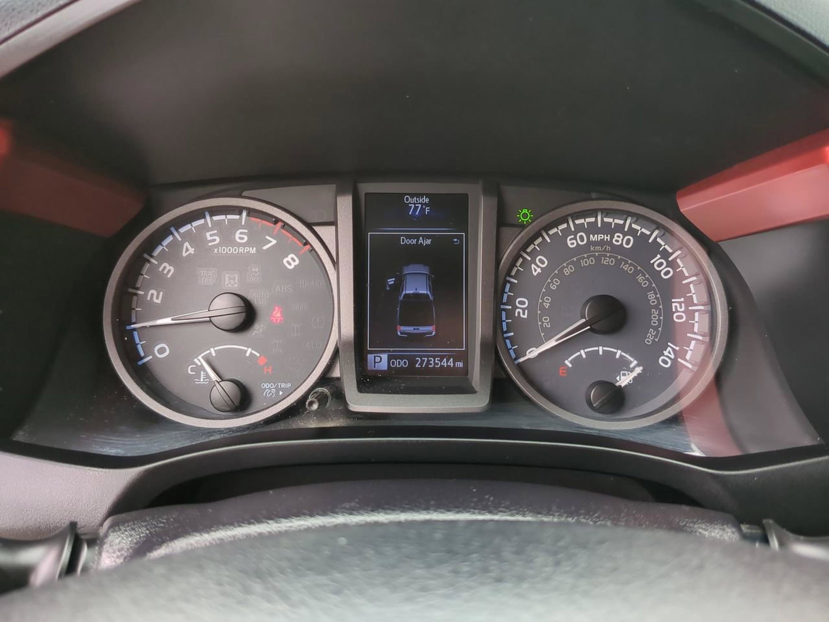 Used 2016 Toyota Tacoma TRD Sport w/ Premium & Technology Package AWD/4WD image 12