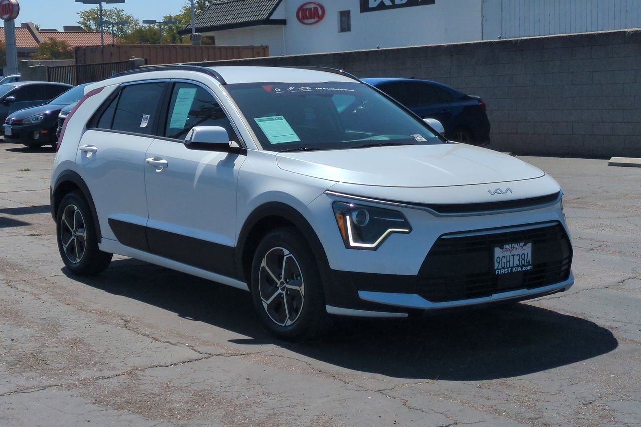 Used 2023 Kia Niro EX FWD image 3