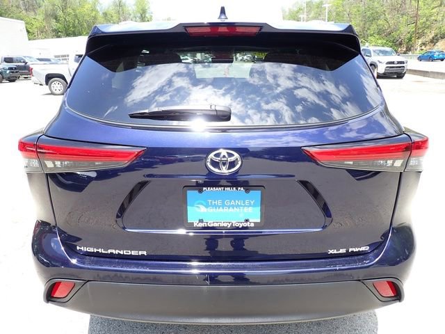 Used 2022 Toyota Highlander XLE AWD/4WD image 5