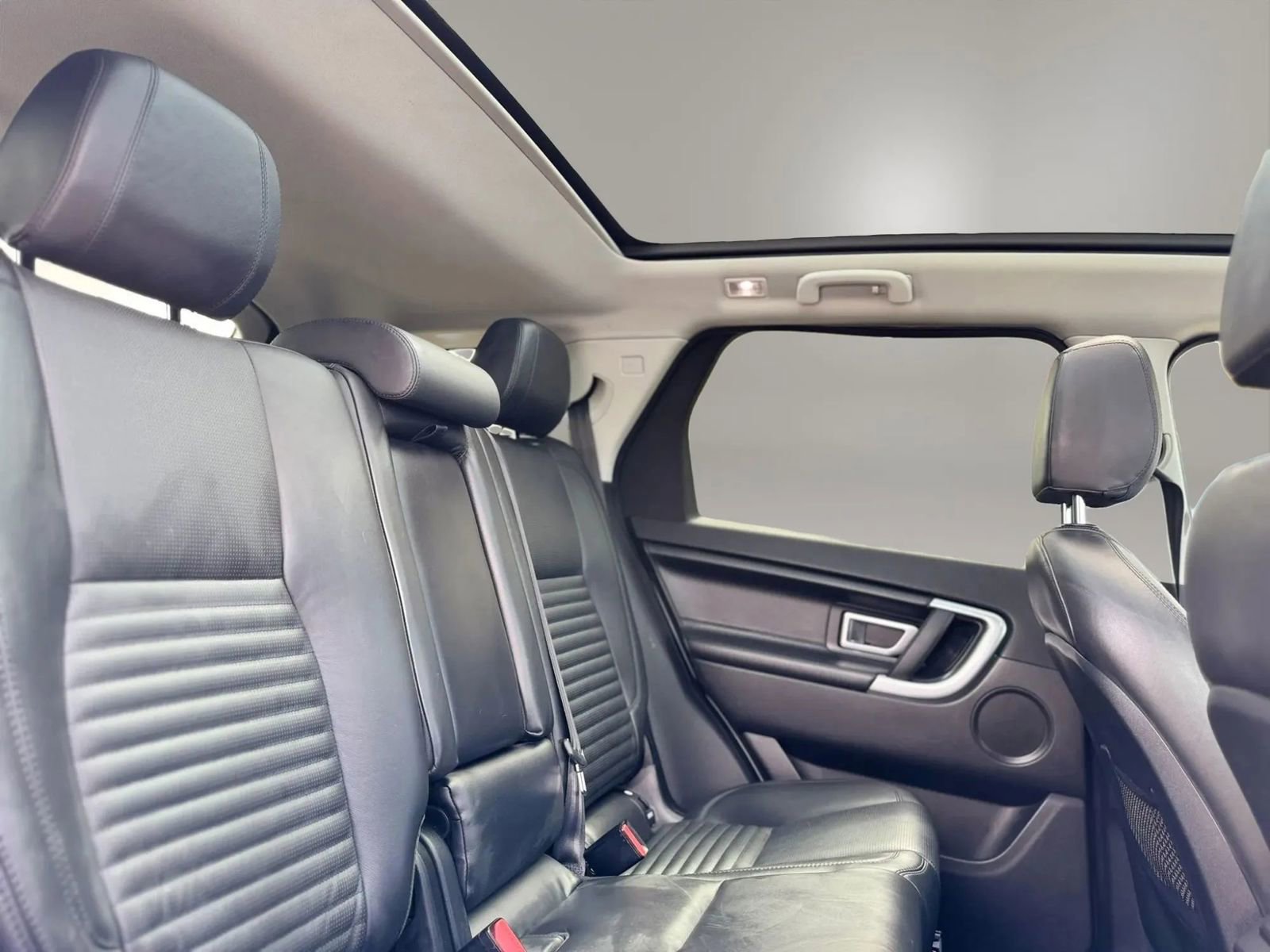 Used 2016 Land Rover Discovery Sport HSE Luxury image 21