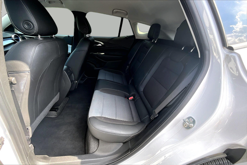 Used 2025 Chevrolet Trax LT FWD image 21
