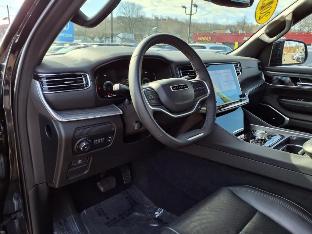 Used 2023 Jeep Wagoneer L Series II AWD/4WD image 17