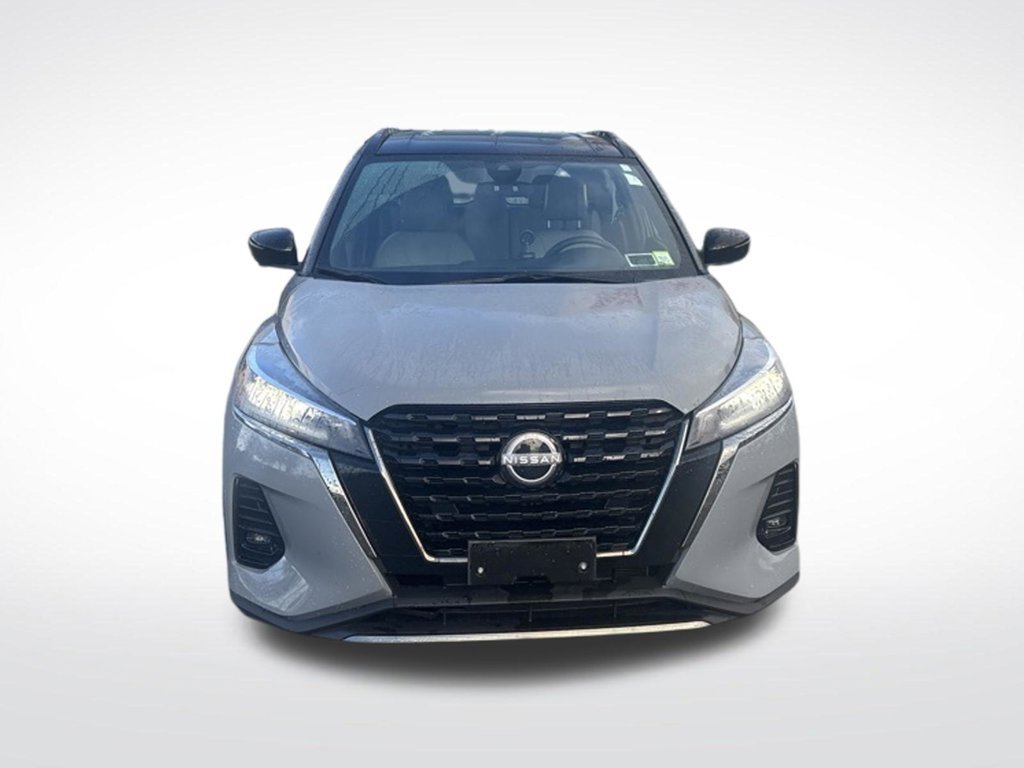 Used 2023 Nissan Kicks SR w/ SR Premium Package FWD image 2