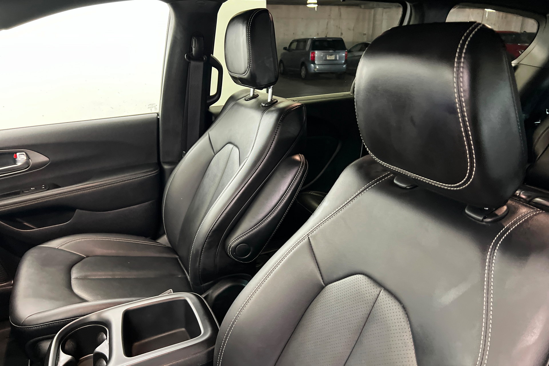 Certified 2025 Chrysler Pacifica Select FWD image 17