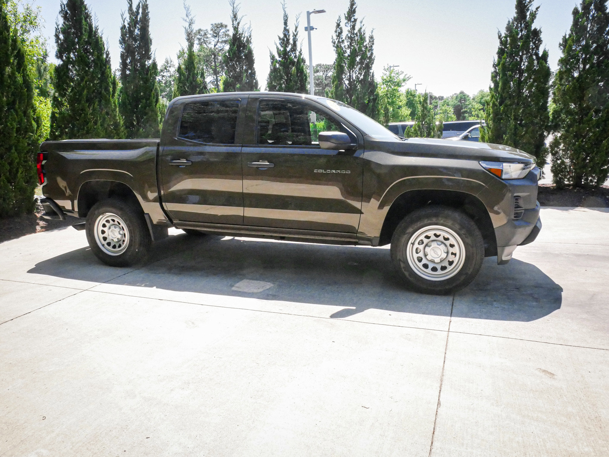 Used 2024 Chevrolet Colorado W/T RWD image 11