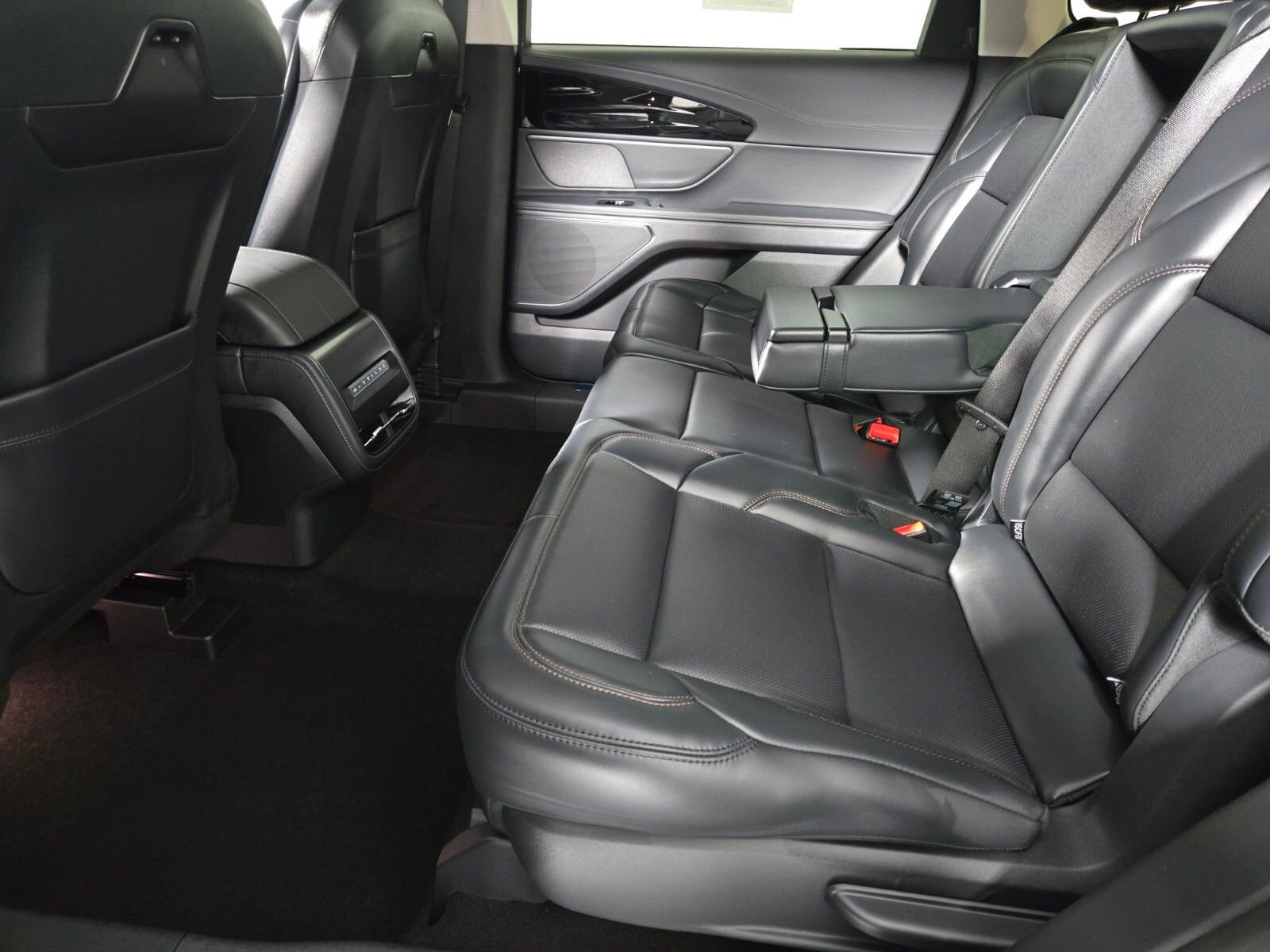 New 2026 Lincoln Nautilus Premier w/ Jet Appearance Package image 13