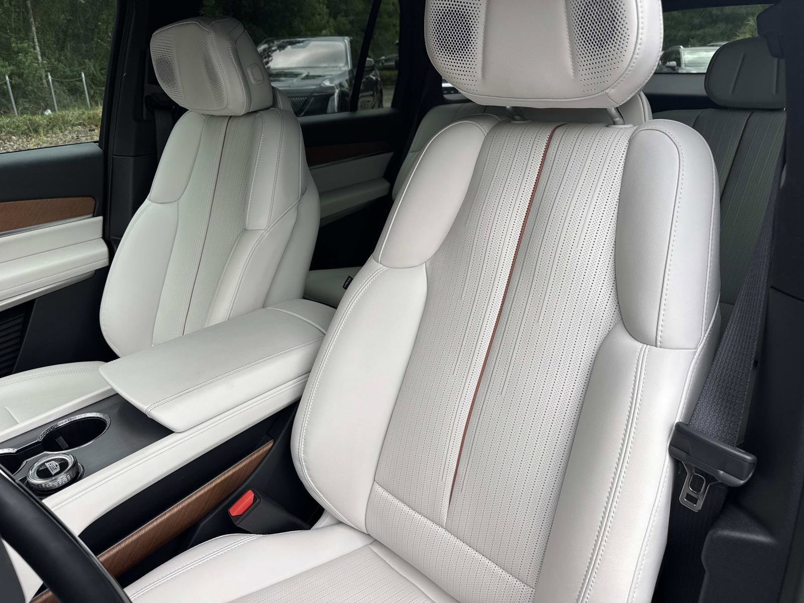 New 2026 Cadillac Vistiq Luxury w/ LPO, Floor Liner Package AWD/4WD image 21