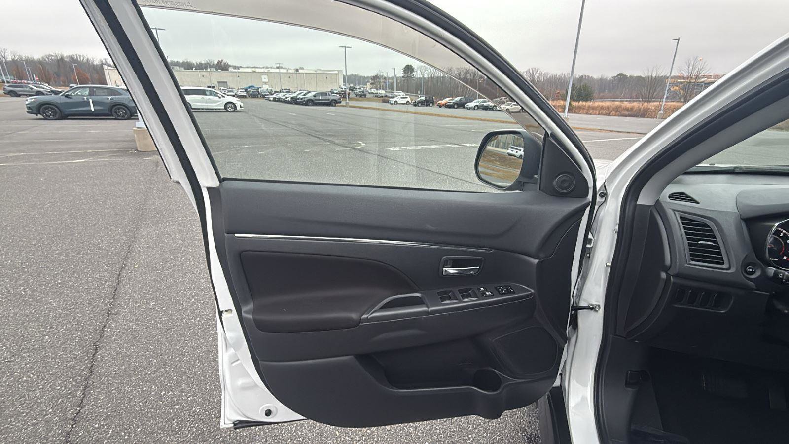 Used 2020 Mitsubishi Outlander Sport ES image 24