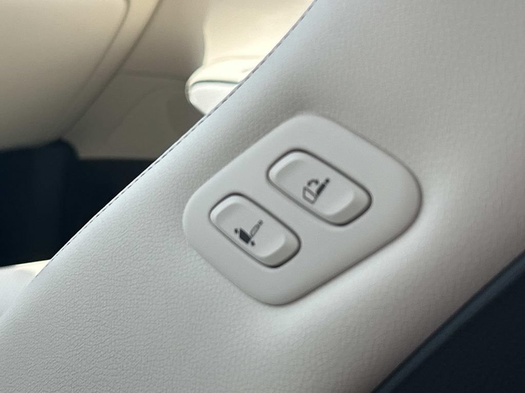 New 2027 Genesis GV70 2.5T Advanced AWD/4WD image 22
