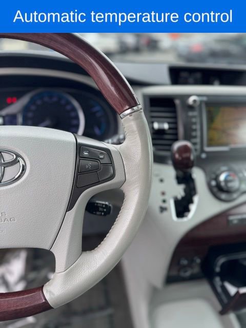 Used 2011 Toyota Sienna Limited w/ Premium Pkg image 19