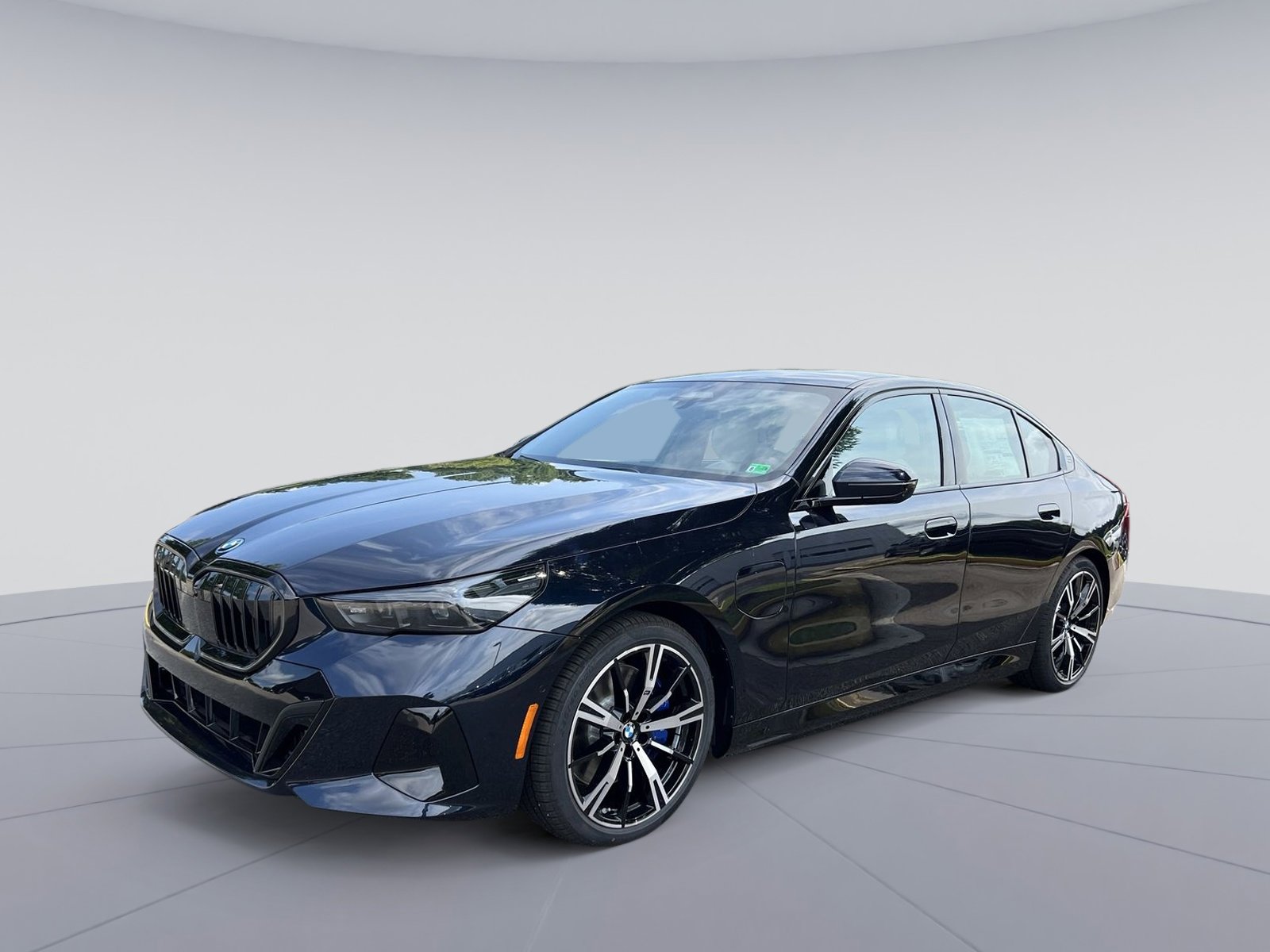 New 2026 BMW 550e xDrive w/ Executive Package image 1