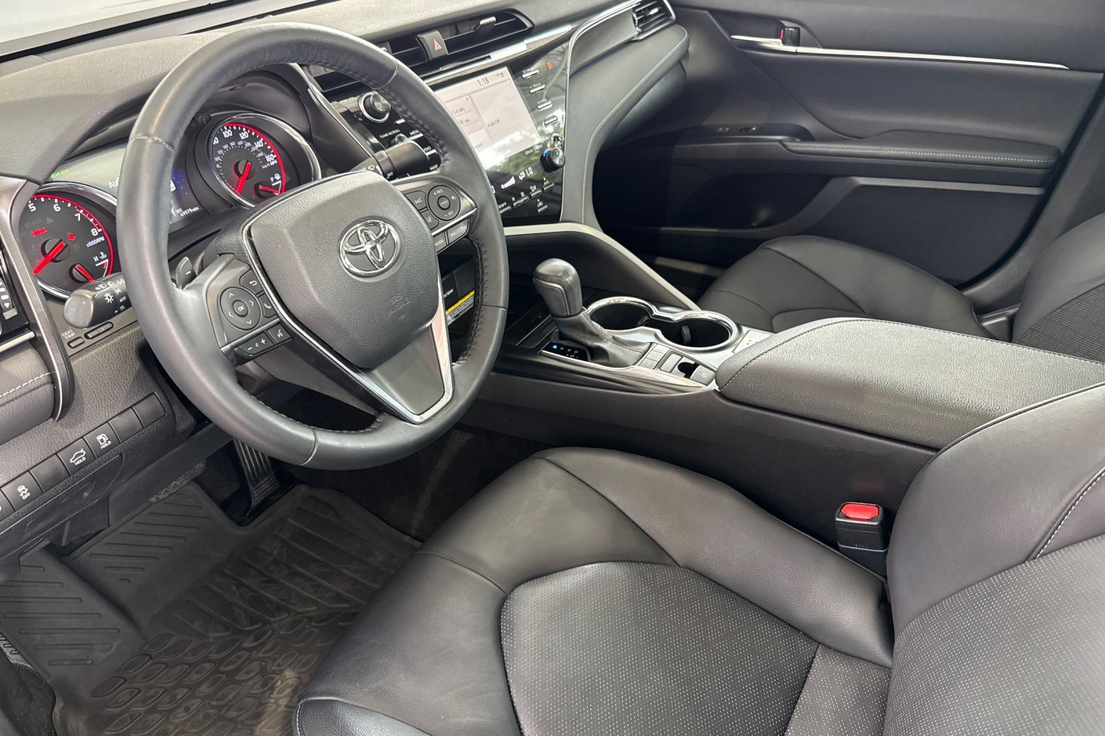 Used 2020 Toyota Camry XSE w/ Blackout Package FWD image 11