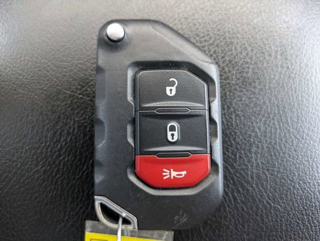 Used 2023 Jeep Wrangler Unlimited Rubicon AWD/4WD image 31