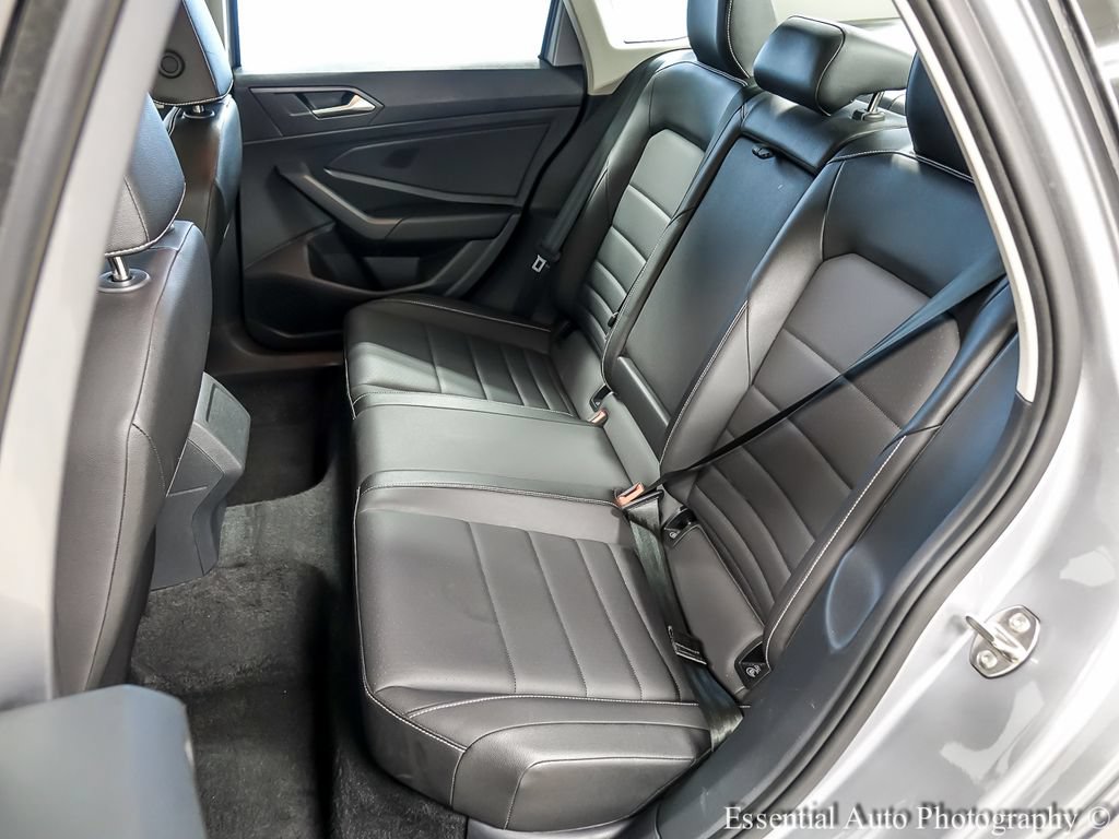 Used 2024 Volkswagen Jetta SE FWD image 11