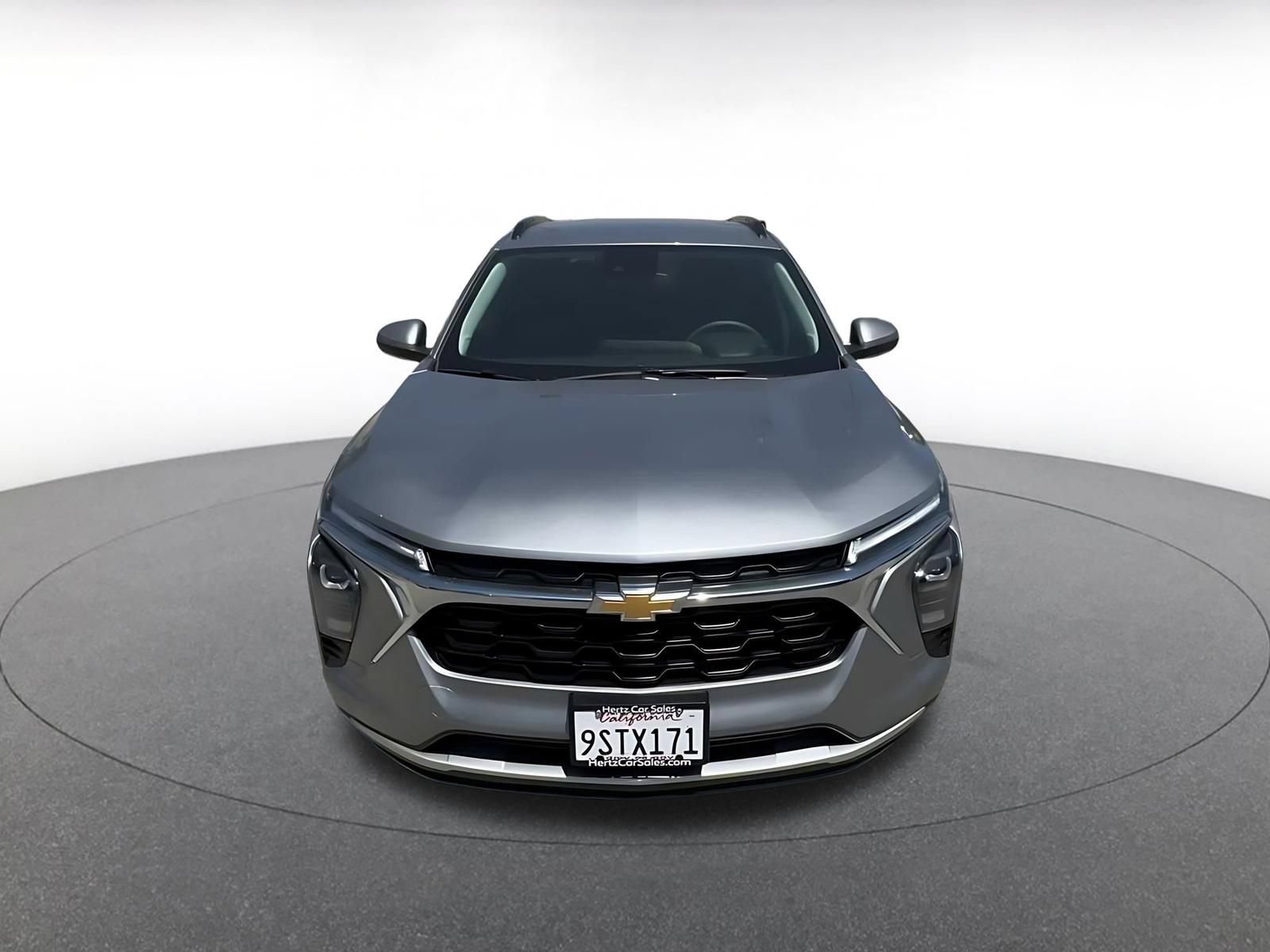 Used 2025 Chevrolet Trax LT FWD image 4