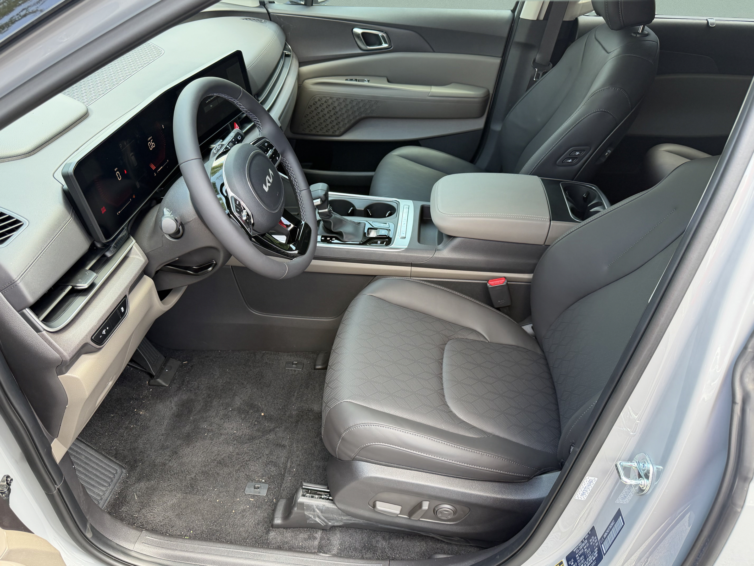 New 2026 Kia Carnival EX FWD image 21