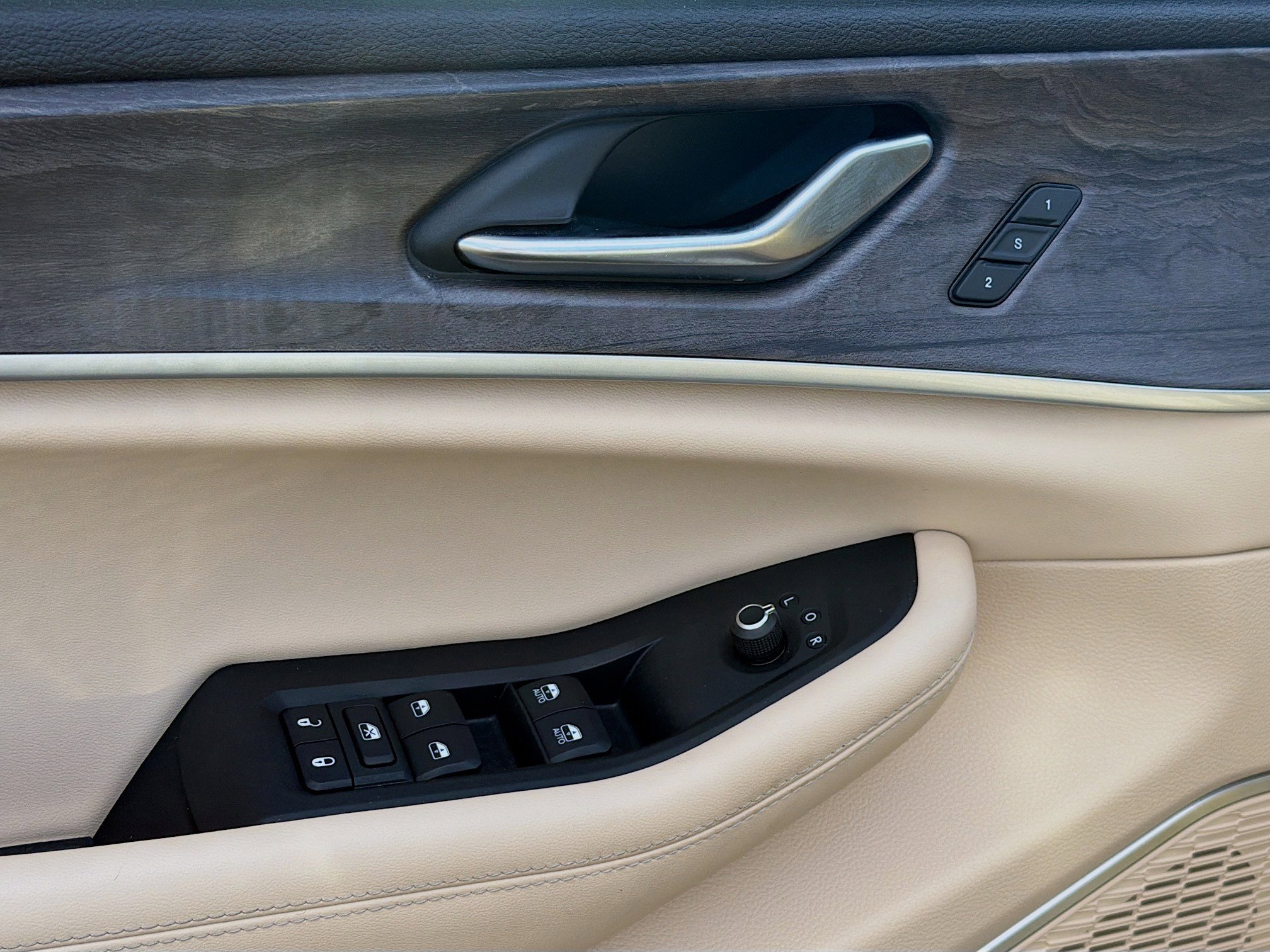 Used 2022 Jeep Grand Cherokee Limited w/ Luxury Tech Group II image 23