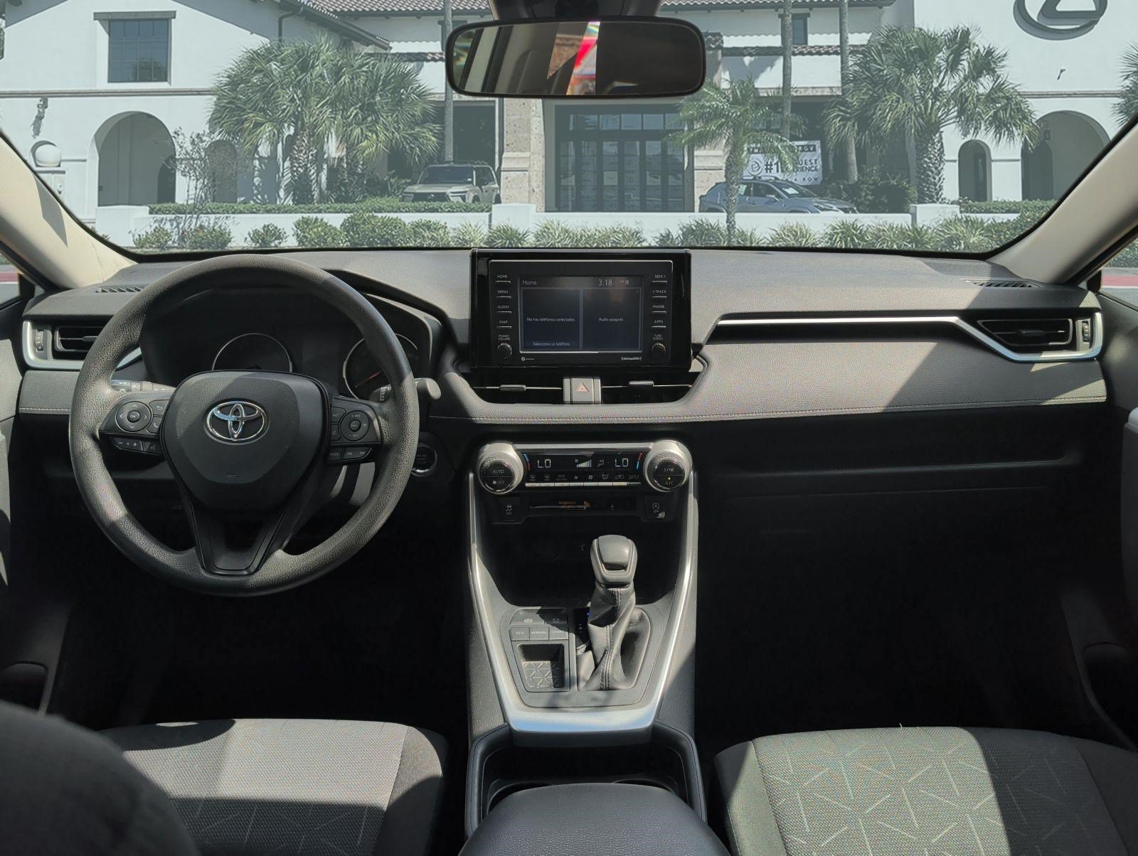 Used 2021 Toyota RAV4 XLE w/ Convenience Package FWD image 27