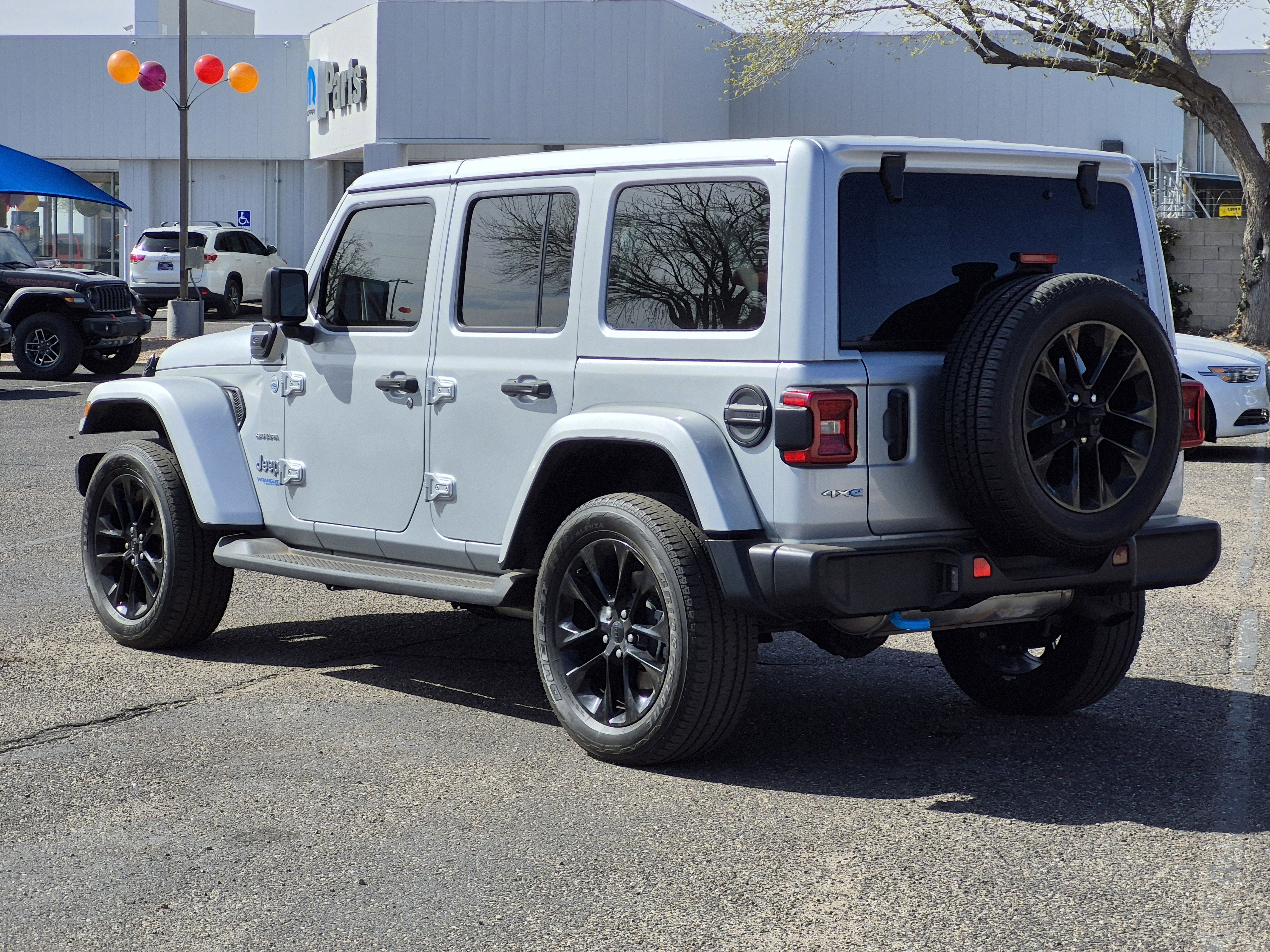 Used 2022 Jeep Wrangler Unlimited Sahara AWD/4WD image 5