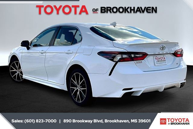 Used 2024 Toyota Camry SE image 2