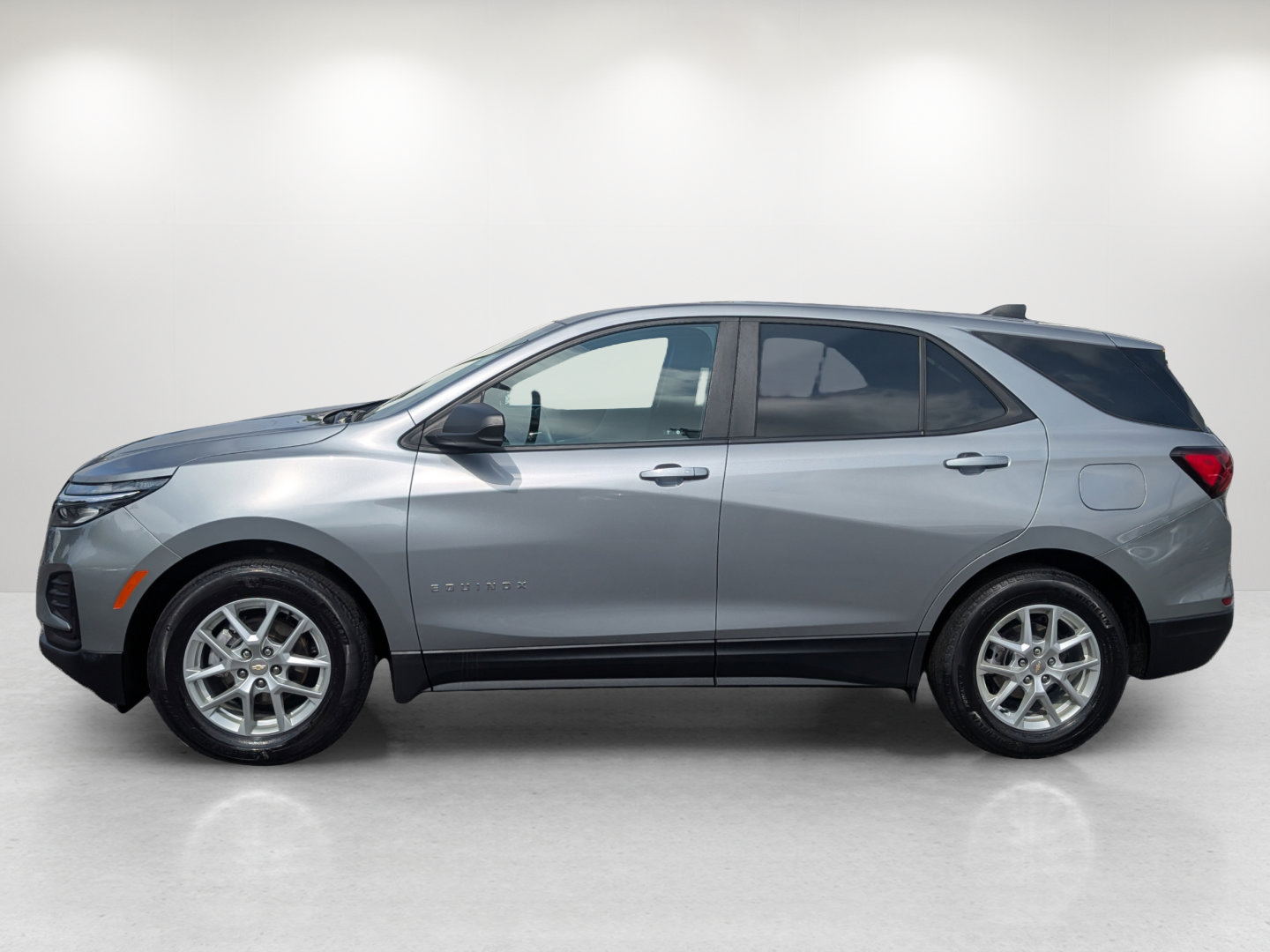 Used 2023 Chevrolet Equinox LS w/ LPO, Cargo Package FWD image 8