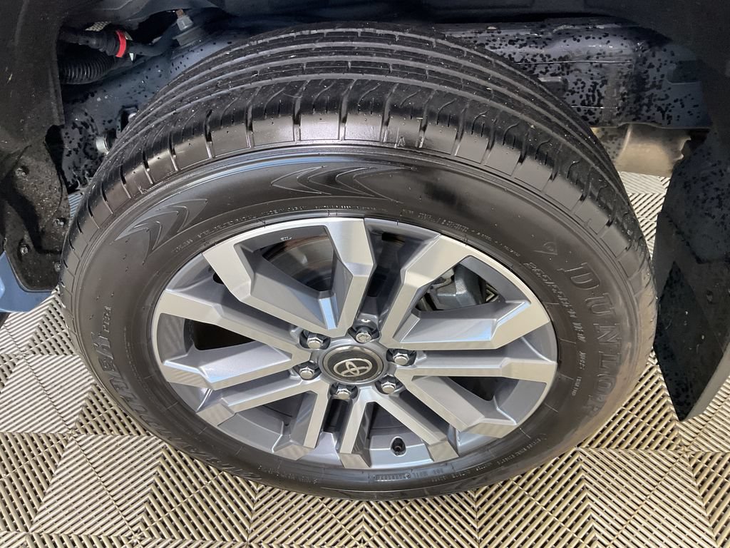 Used 2025 Toyota 4Runner Limited AWD/4WD image 6