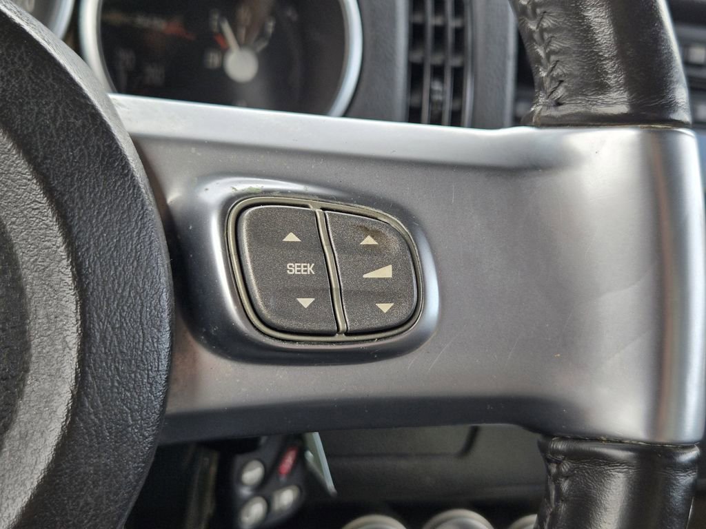 Used 2005 Chevrolet SSR w/ Preferred Equipment Group image 25