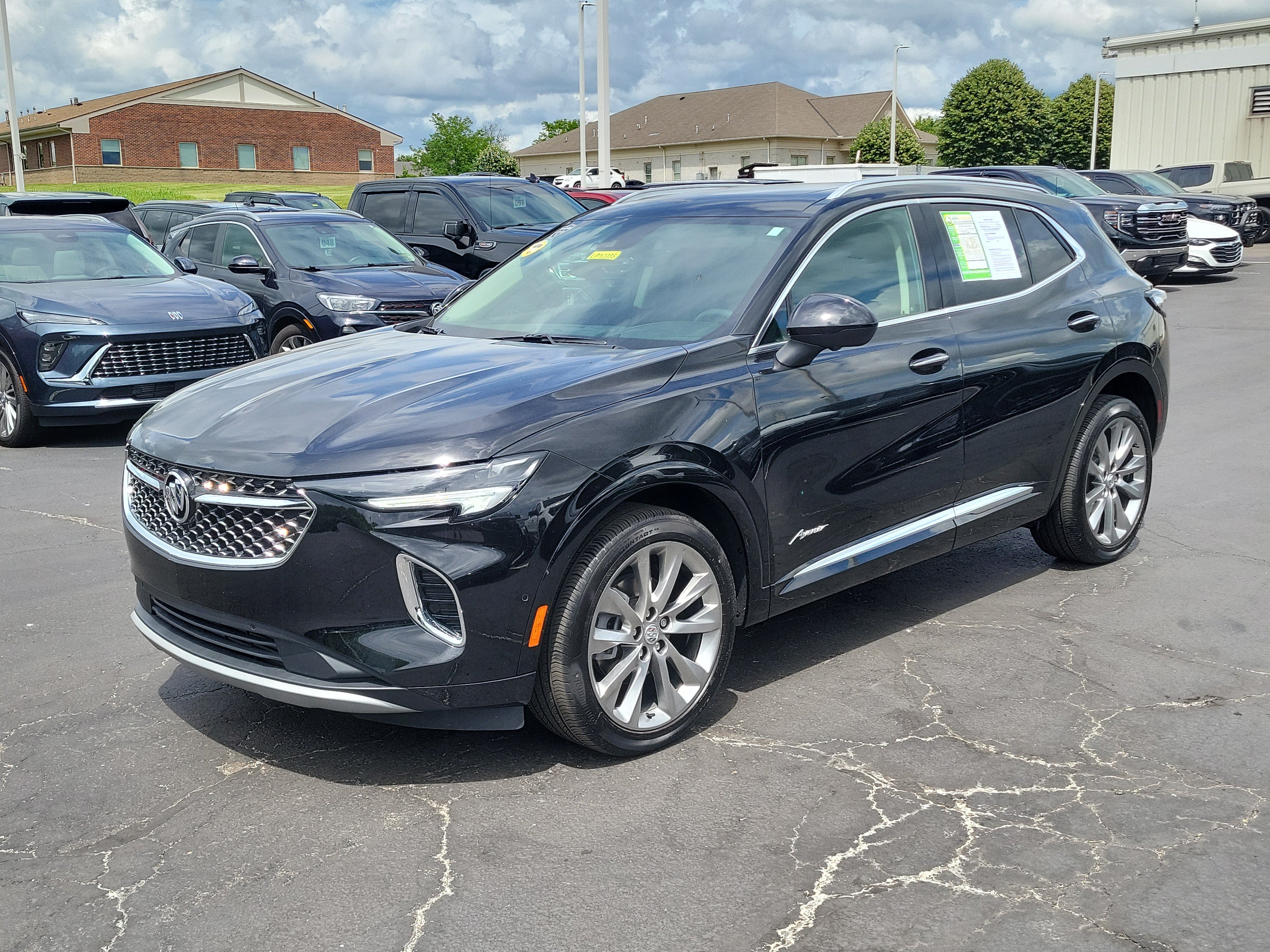 Used 2022 Buick Envision Avenir w/ Technology Package II FWD image 2