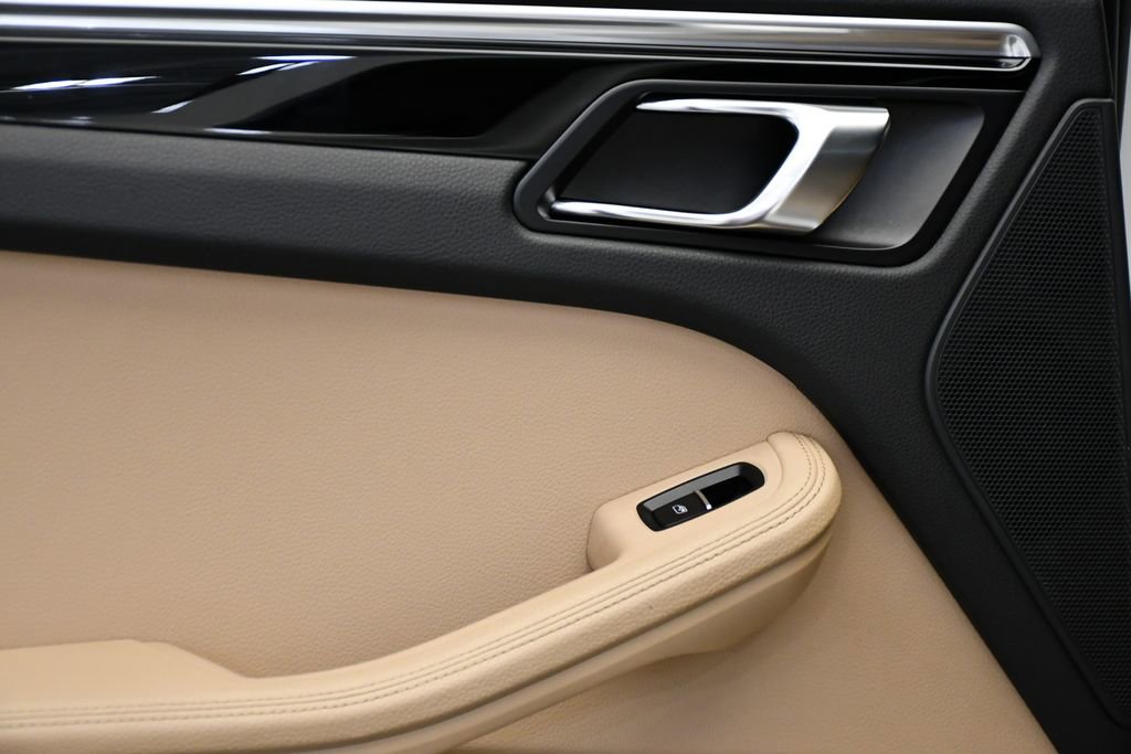 Used 2022 Porsche Macan image 44