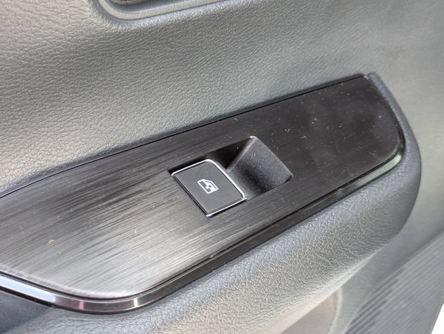 Used 2026 Nissan Kicks SR FWD image 26