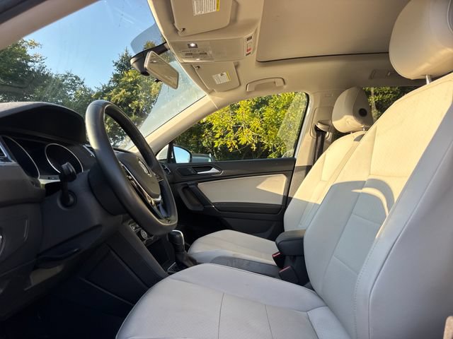 Used 2020 Volkswagen Tiguan SE w/ Panoramic Sunroof Package AWD/4WD image 13