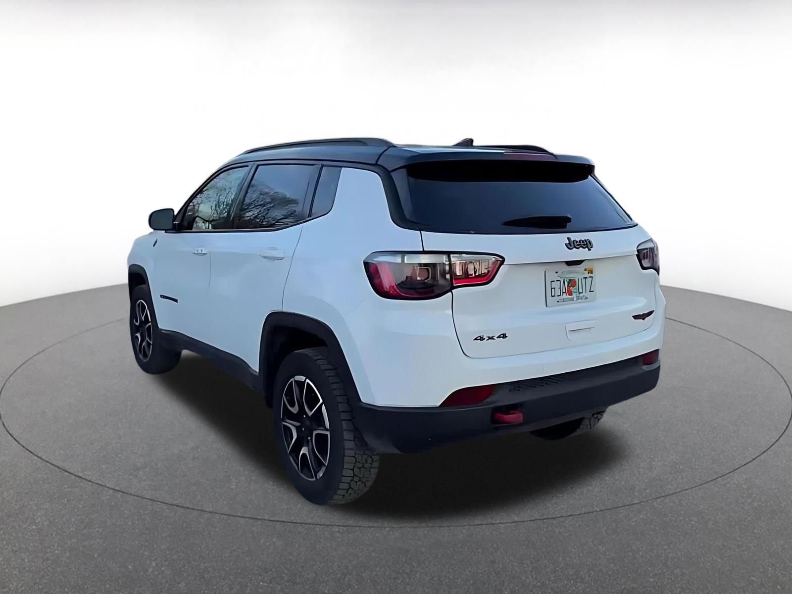 Used 2025 Jeep Compass Trailhawk image 11